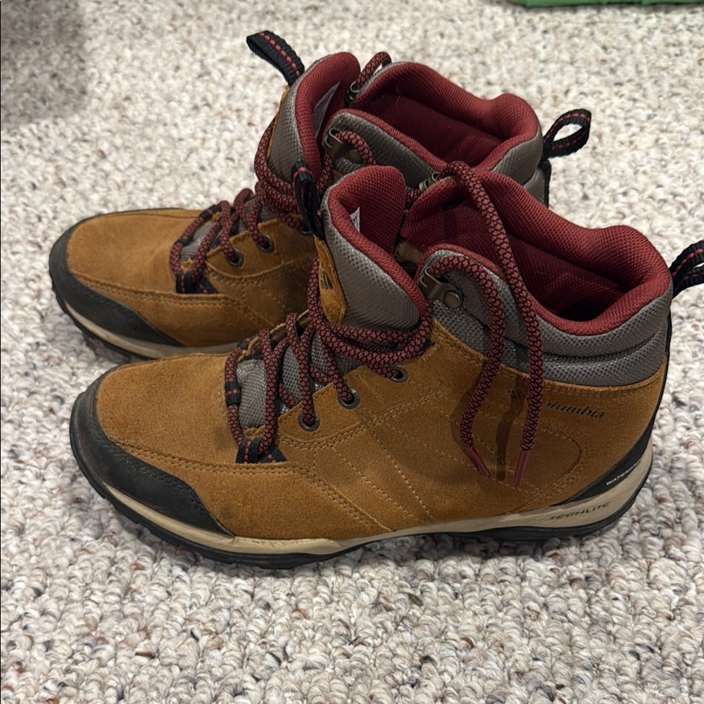 Columbia Tan and Red Women's Boots